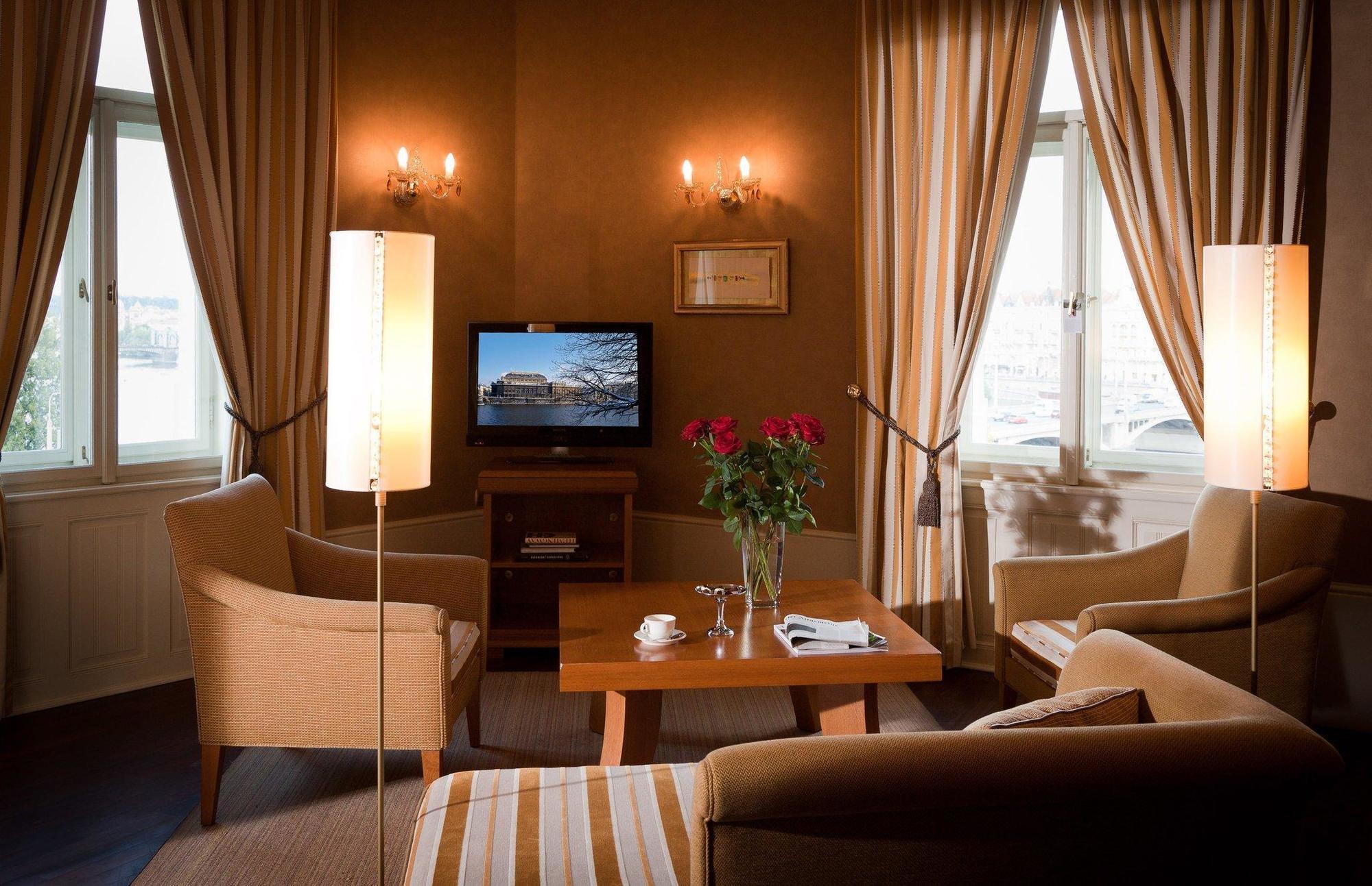 Mamaison Riverside Hotell 5*